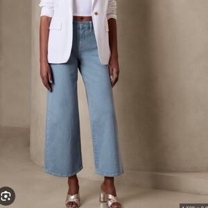 Banana Republic Factory Wide Leg Crop jeans Light wash Size 30 / 10